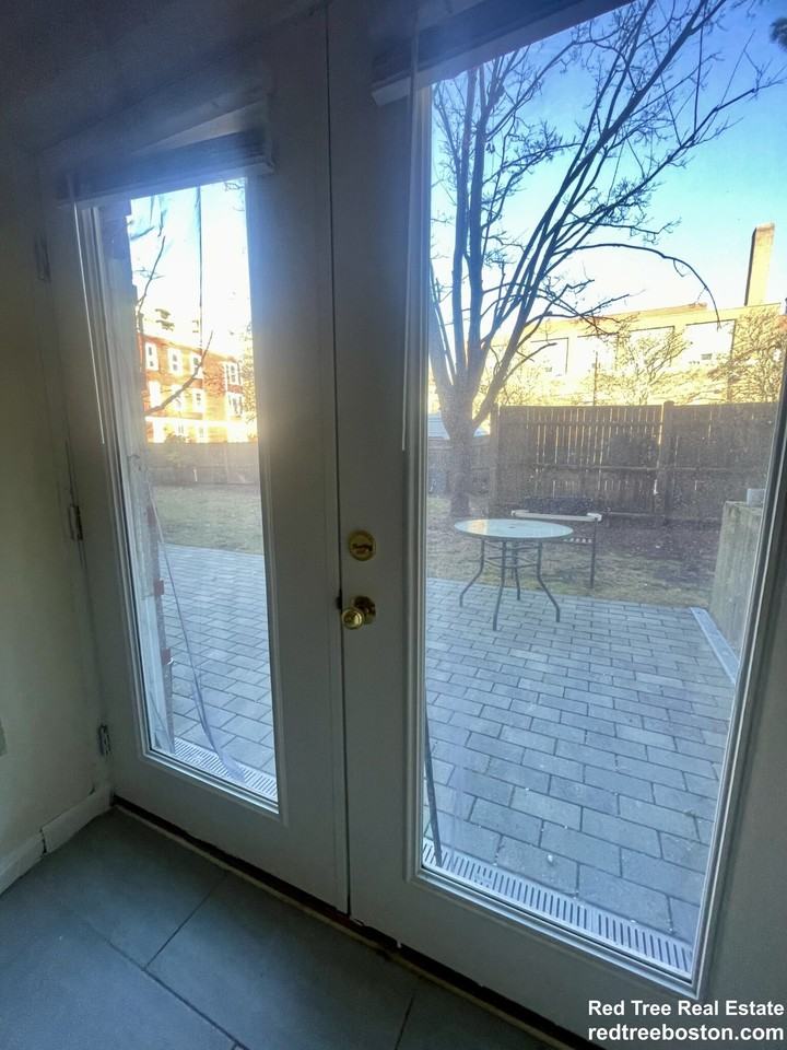 345 Franklin St #104 - Photo 6 of 28