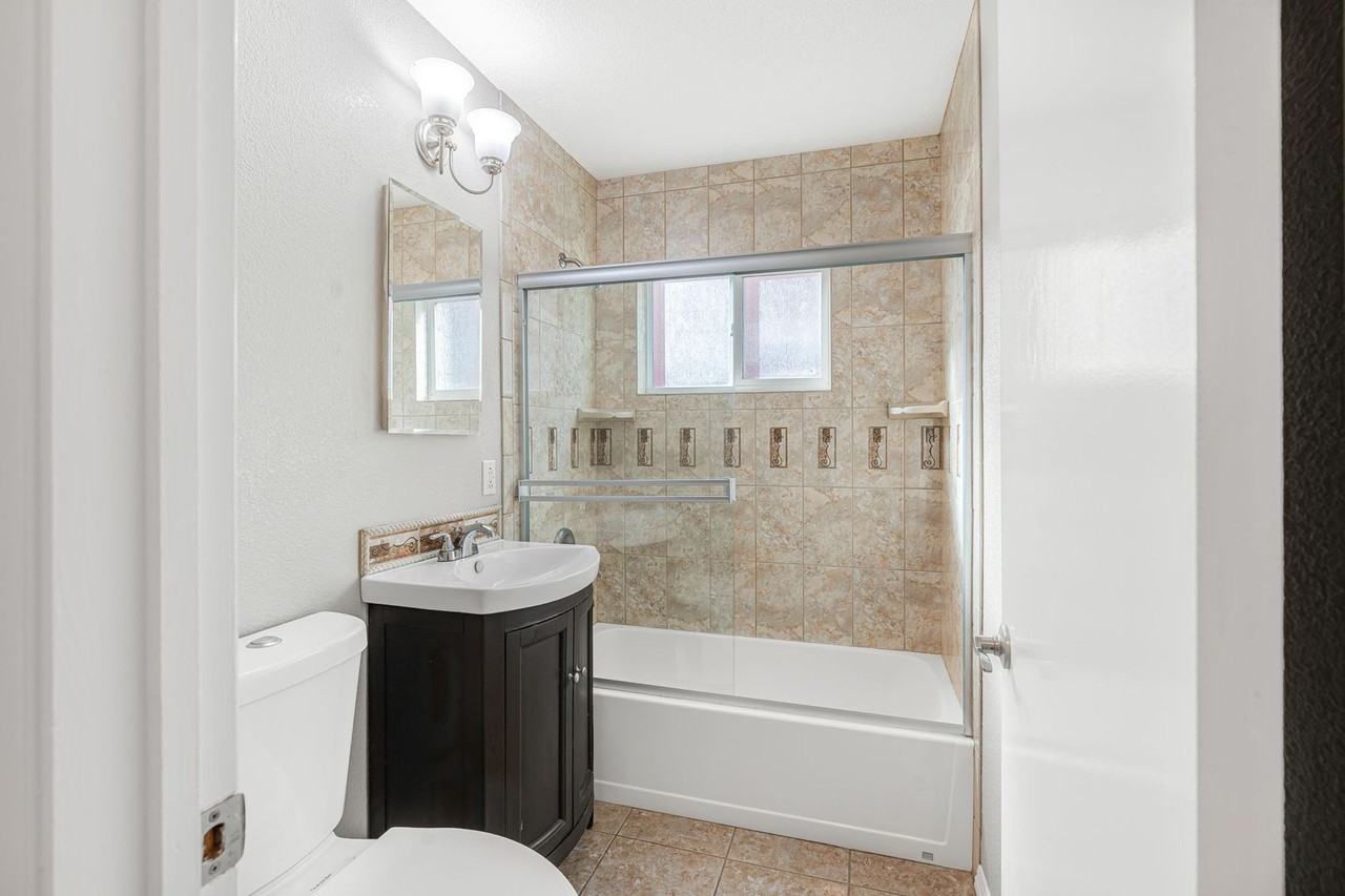 1902 Rosswood Dr - Photo 7 of 31