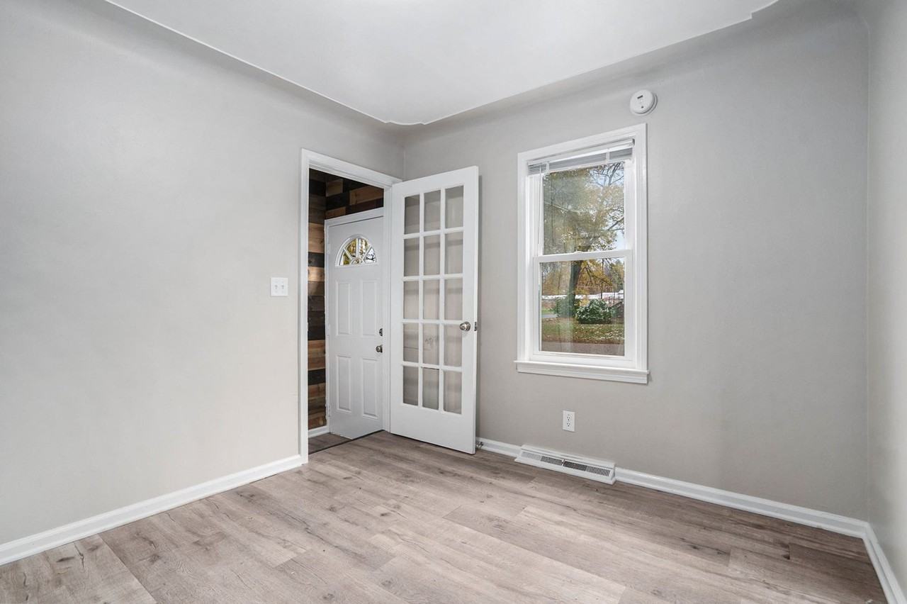 1524 Humphrey St - Photo 6 of 19