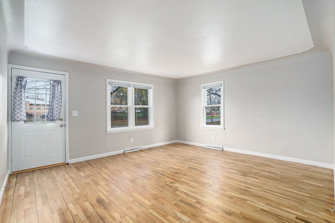 1524 Humphrey St - Photo 7 of 19