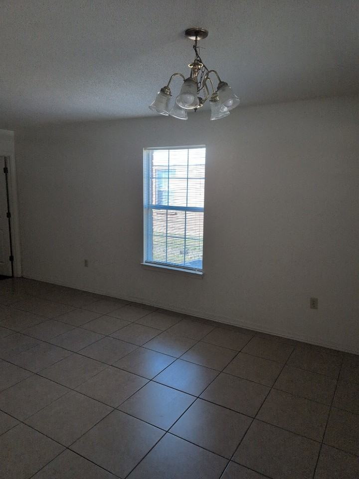 615 E Edney Ave - Photo 3 of 14