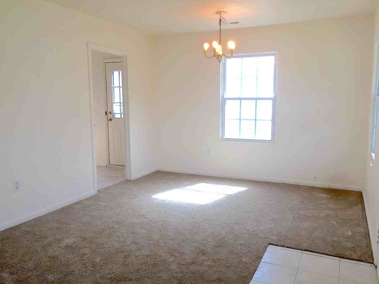 810 E 27th St - Photo 3 of 9