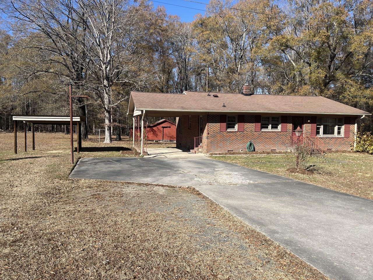 678 Hillsborough Rd - Photo 3 of 18