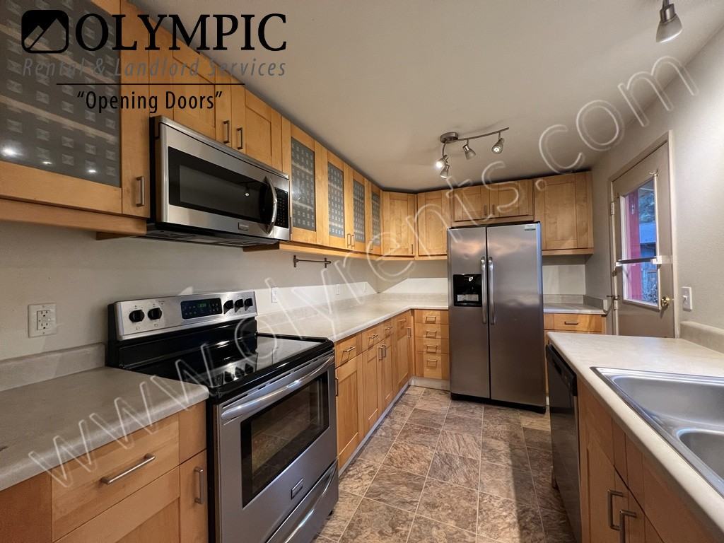 4714 Ridgemont Ct Se - Photo 3 of 19