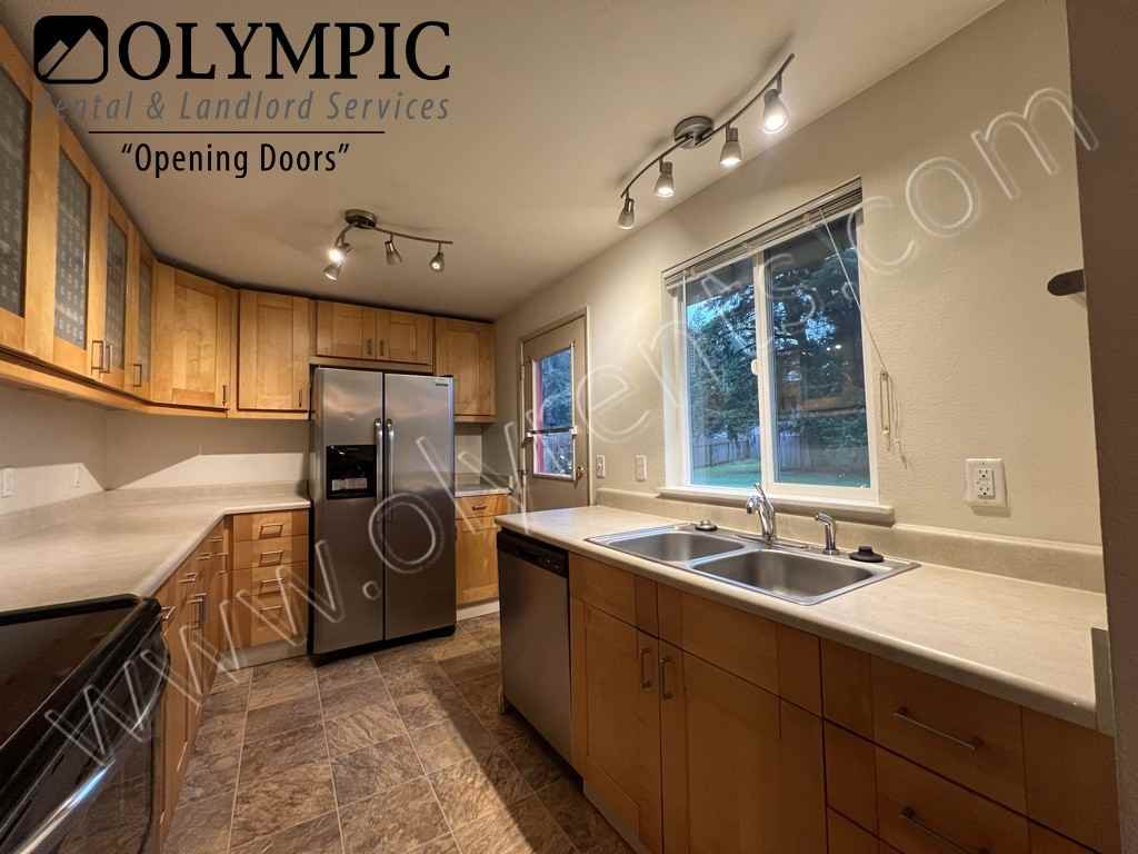 4714 Ridgemont Ct Se - Photo 4 of 19