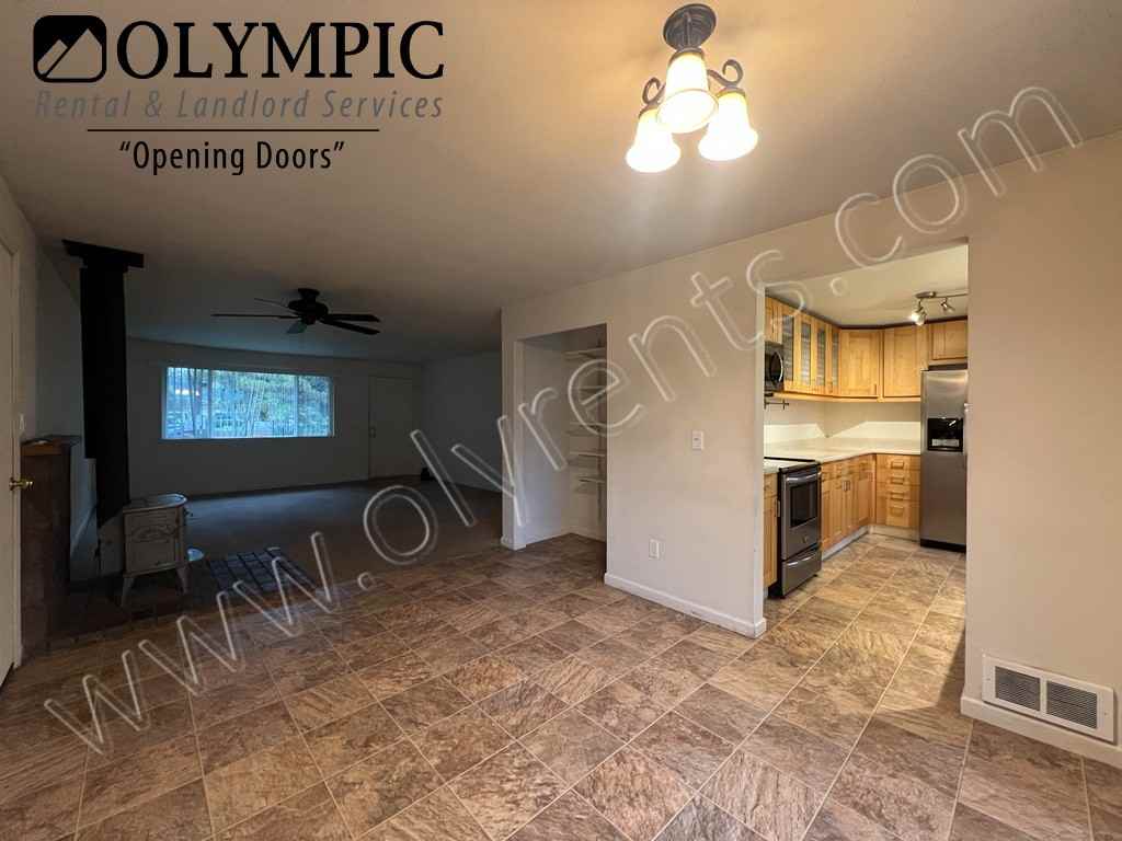 4714 Ridgemont Ct Se - Photo 6 of 19