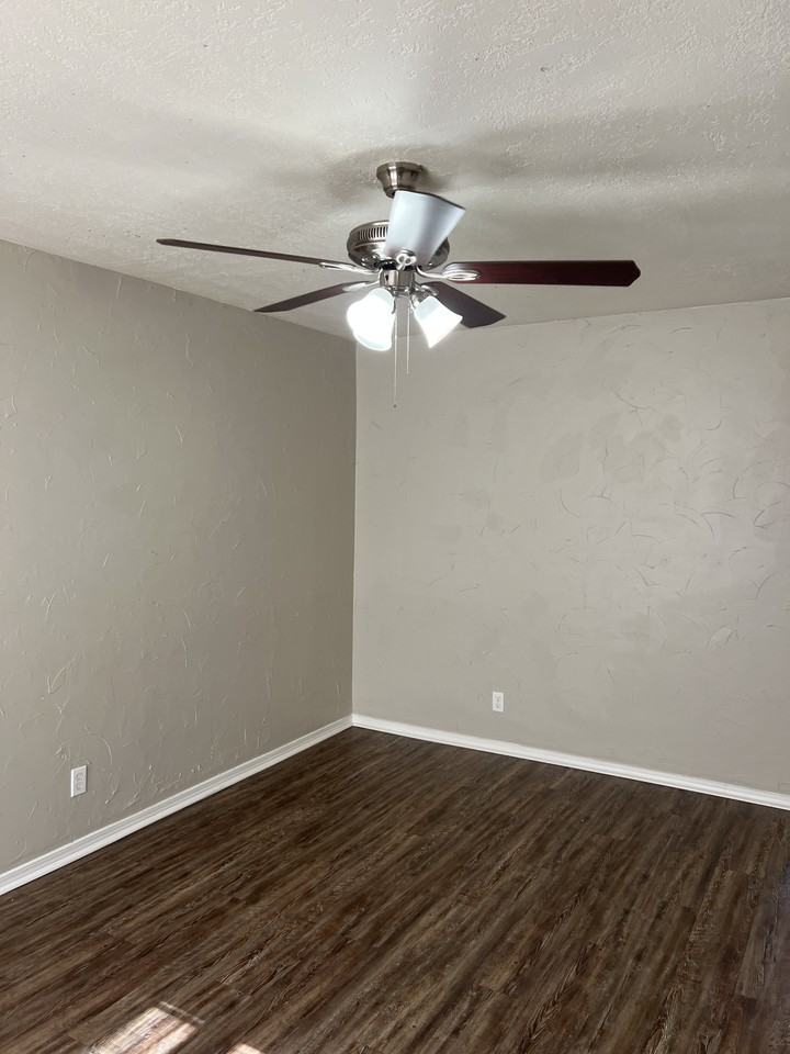 205 Nw 81st St - Photo 2 of 11