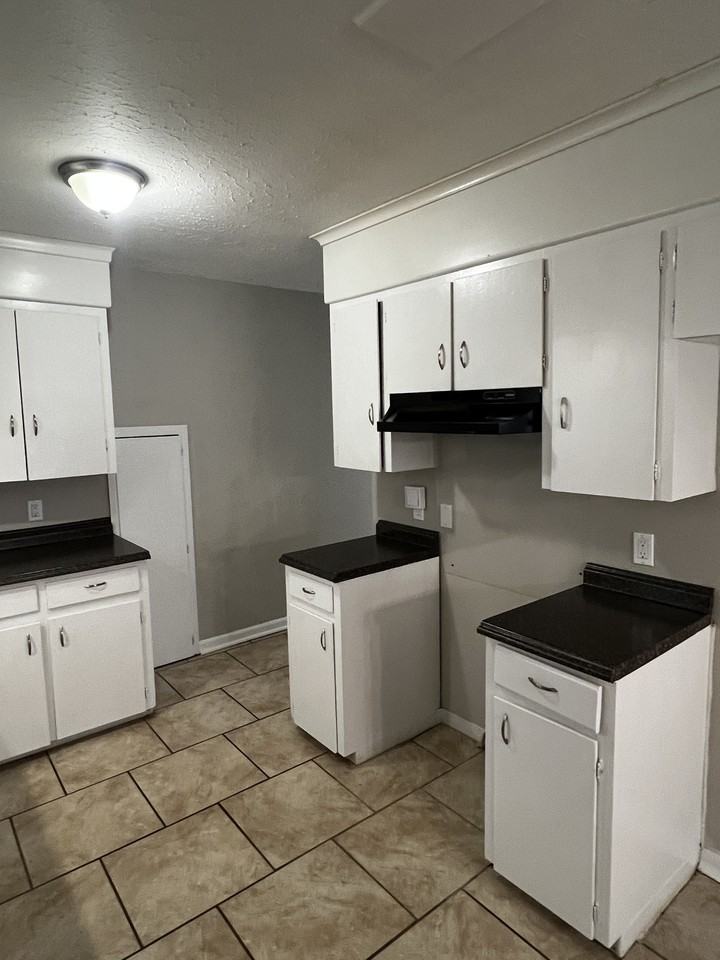 4016 Maple St - Photo 4 of 22