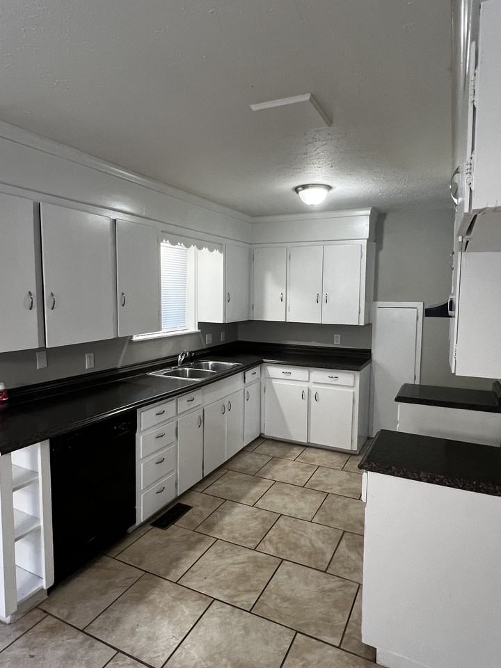 4016 Maple St - Photo 5 of 22