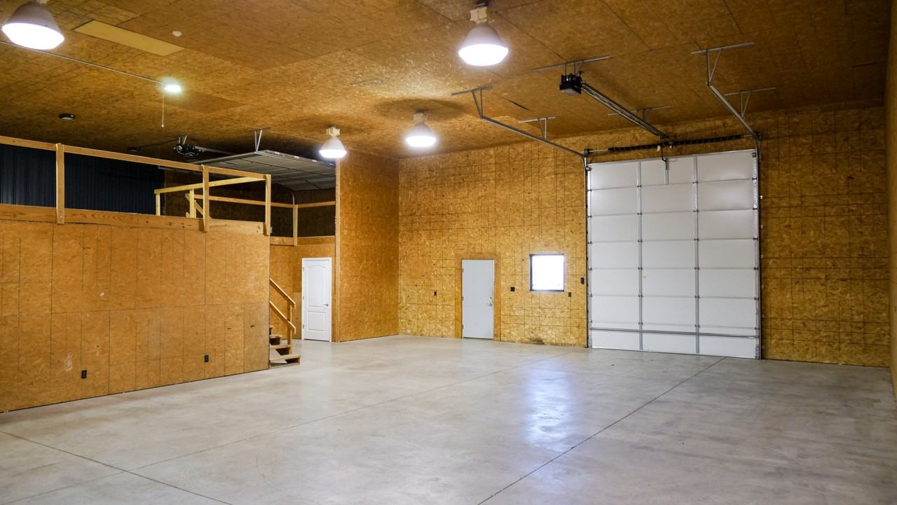 810 Skyline Dr - Photo 3 of 15