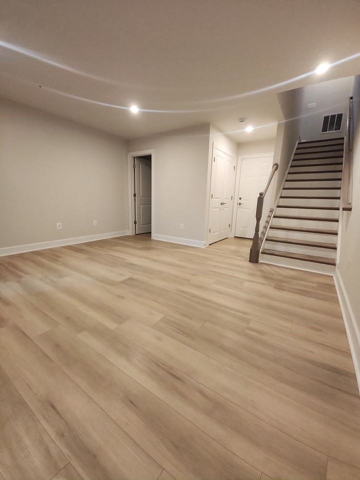 6730 Belcrest Rd - Photo 3 of 33