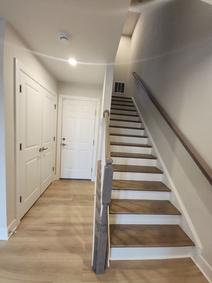 6730 Belcrest Rd - Photo 6 of 33