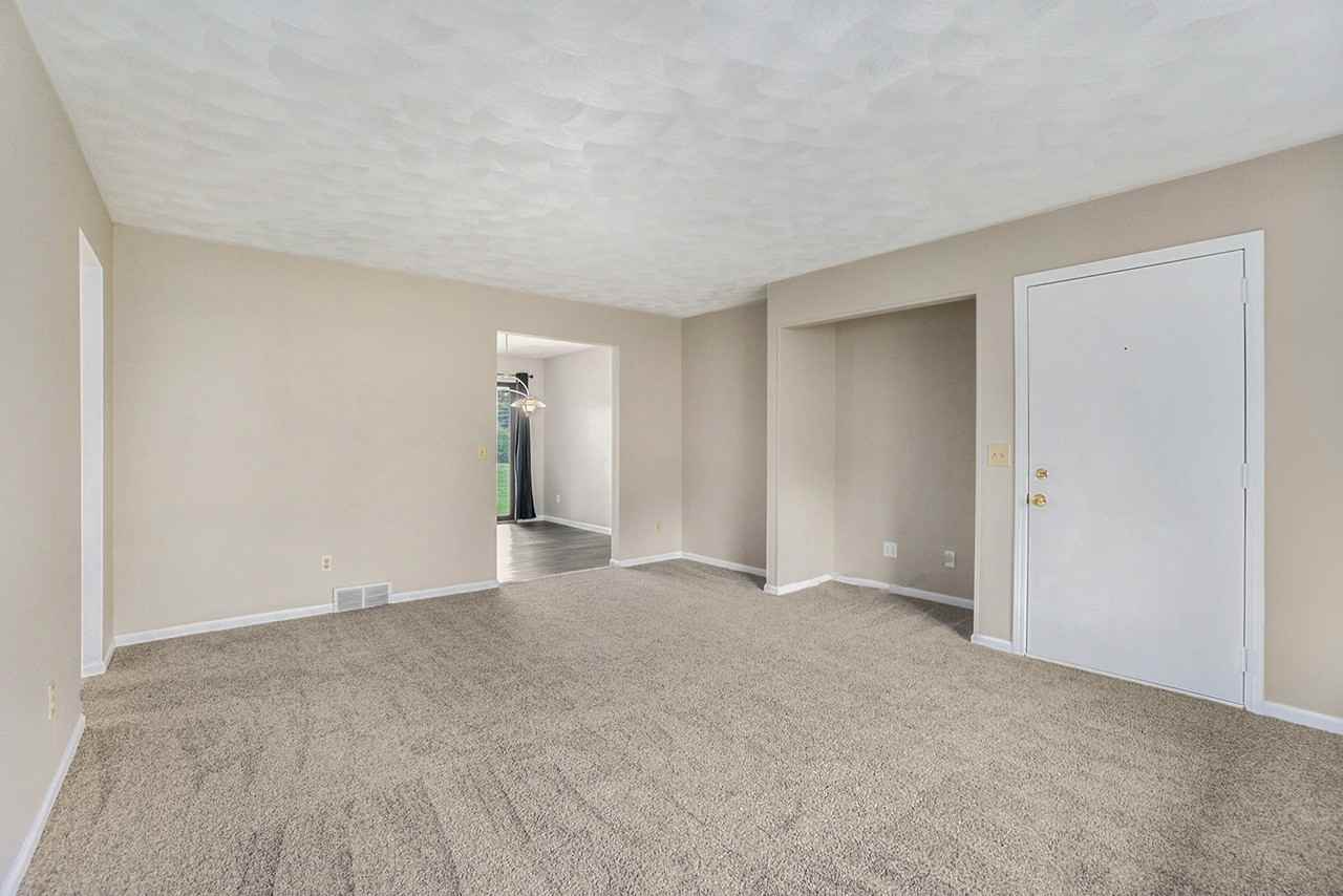 6154 Torrington Rd - Photo 2 of 18