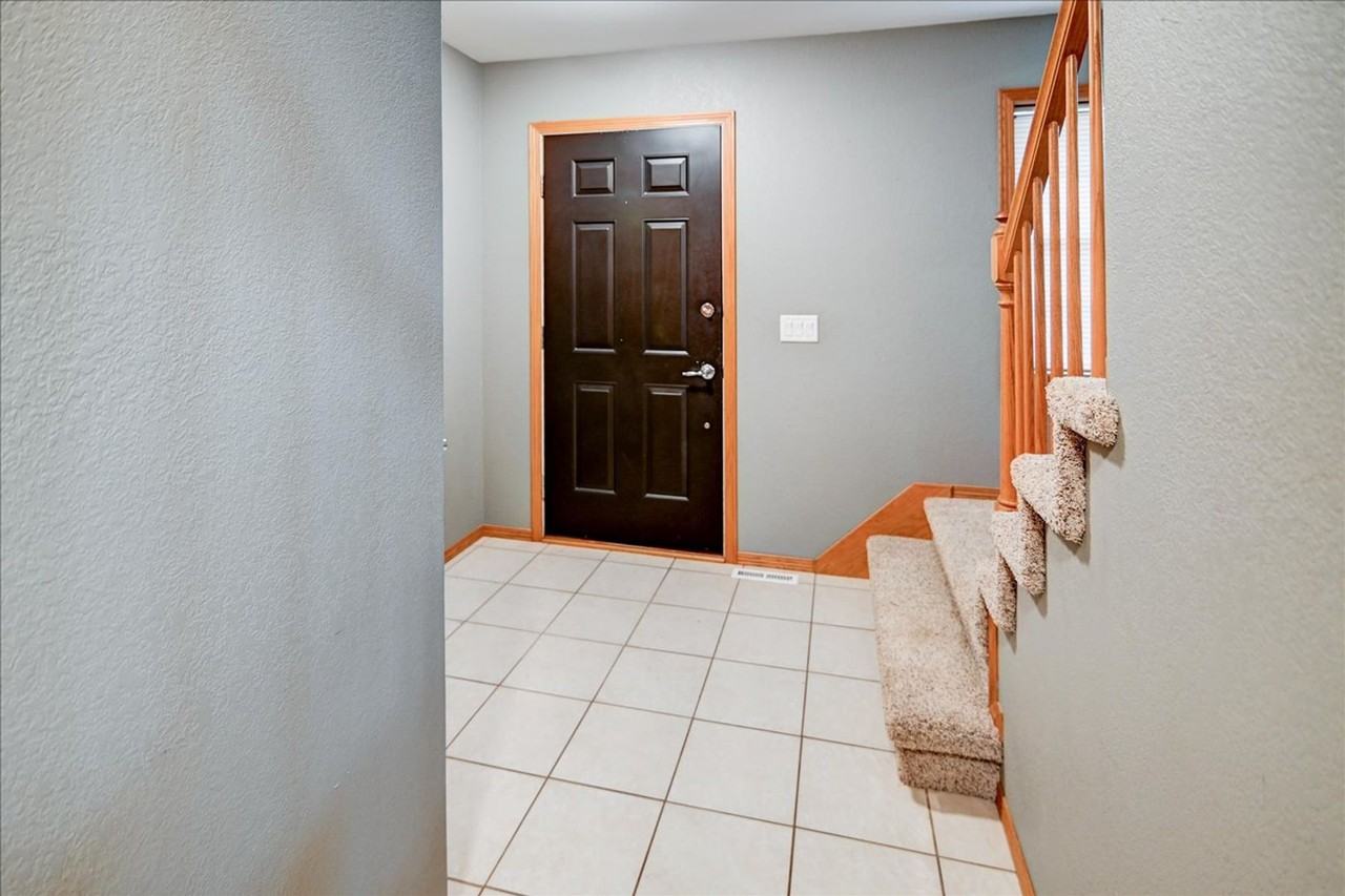 400 Muirfield Ct - Photo 3 of 50