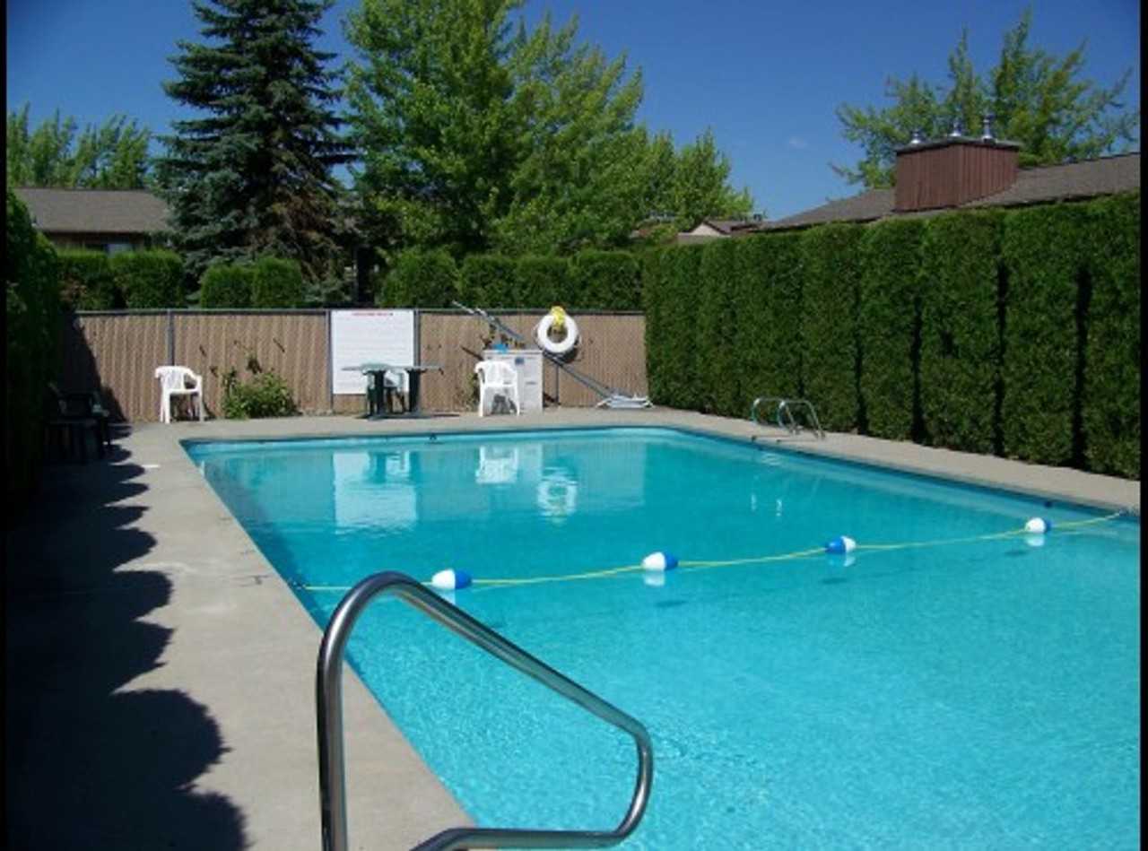 $1,075 / 2br - Photo 3 of 32