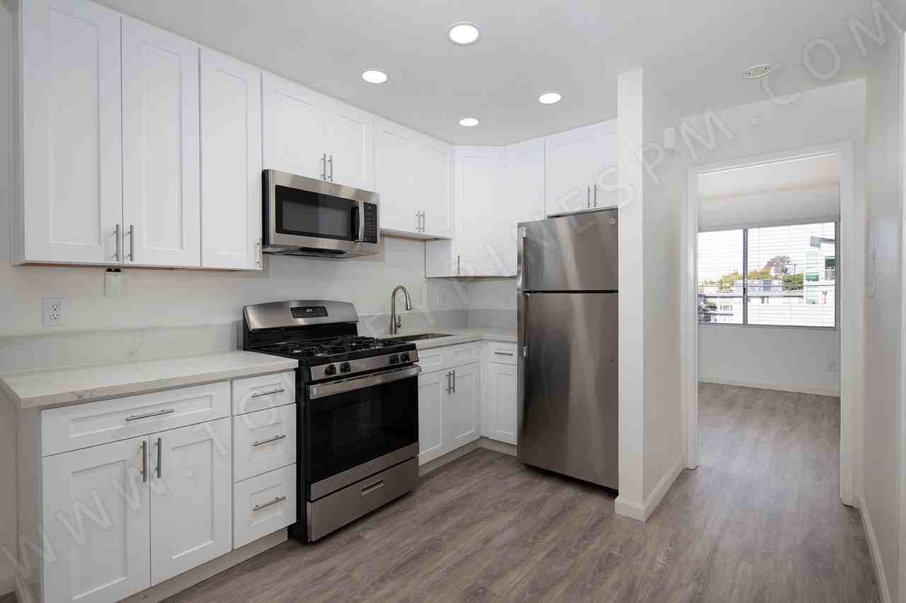 4134 3rd Ave - Photo 4 of 9