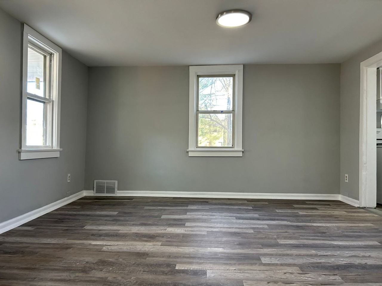 428 Philadelphia Ave - Photo 3 of 14