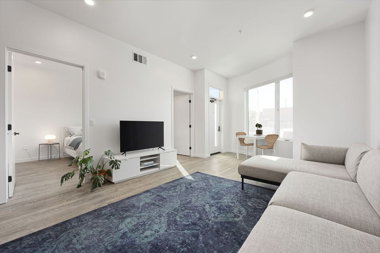 The Cue | Modern Downtown apartments with gated access, rooftop terrace, central courtyard, and dog park. - Photo 7 of 35