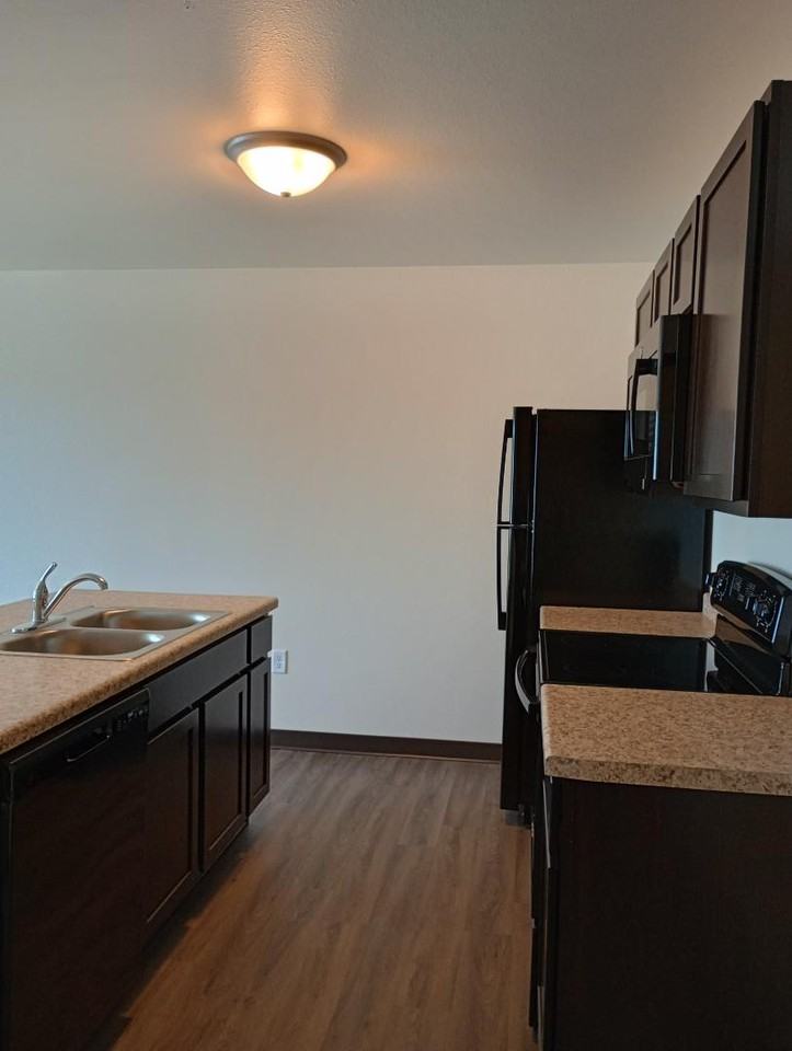 1409 Finley St - Photo 5 of 32