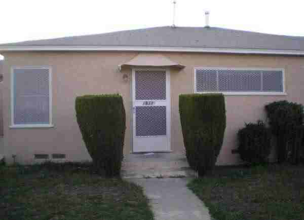 1533 1/2 W 105th St #1533-1-4 - Photo 2 of 7