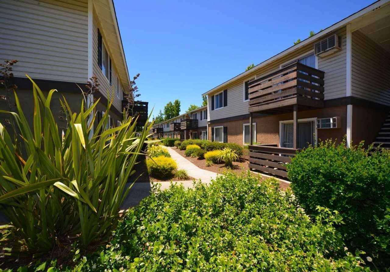 Clayton Crossing Apartments - Photo 4 of 47