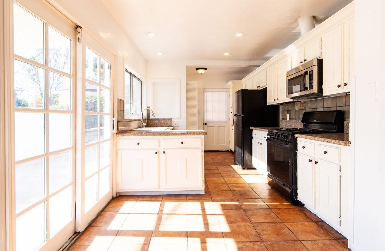 11250 Bayla St - Photo 7 of 16