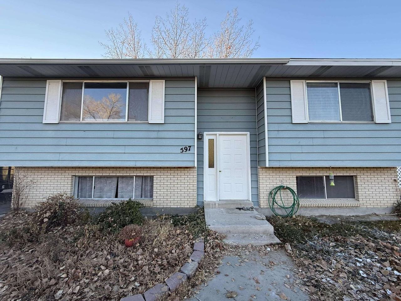 585 Windsor Rd - Photo 2 of 46