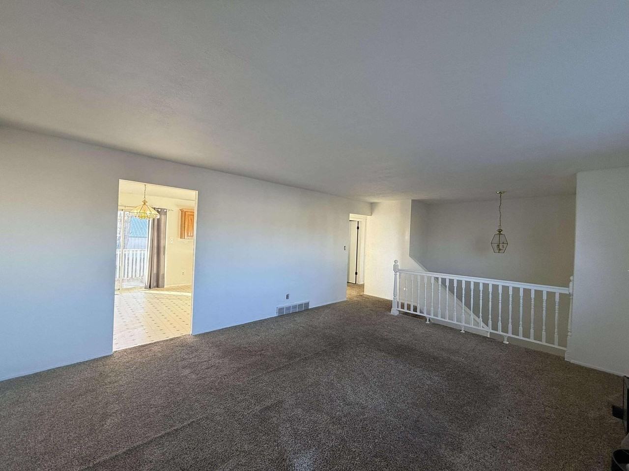 585 Windsor Rd - Photo 3 of 46