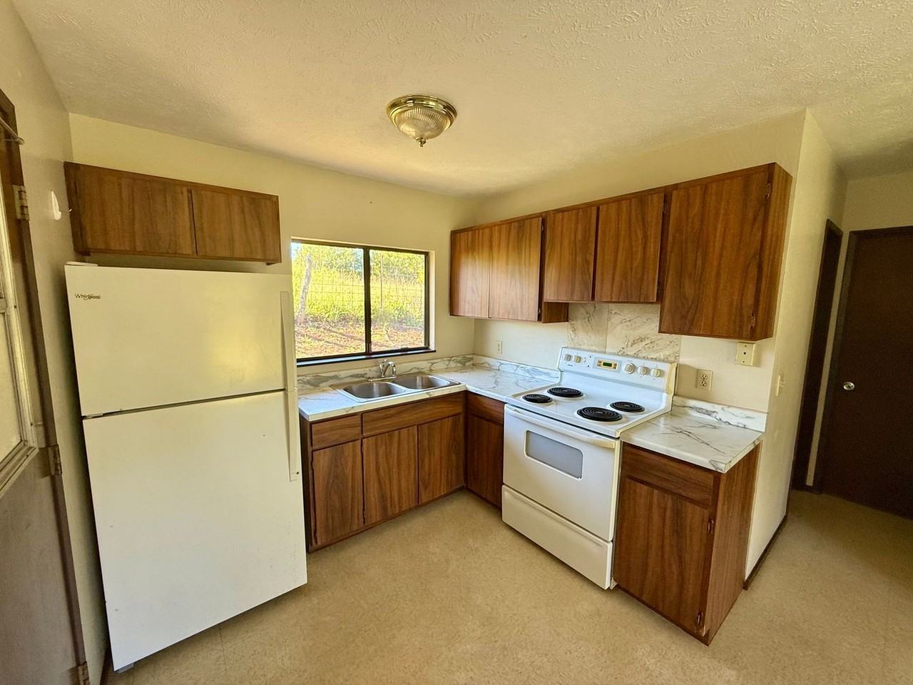 2600 Kokomo Rd - Photo 3 of 9