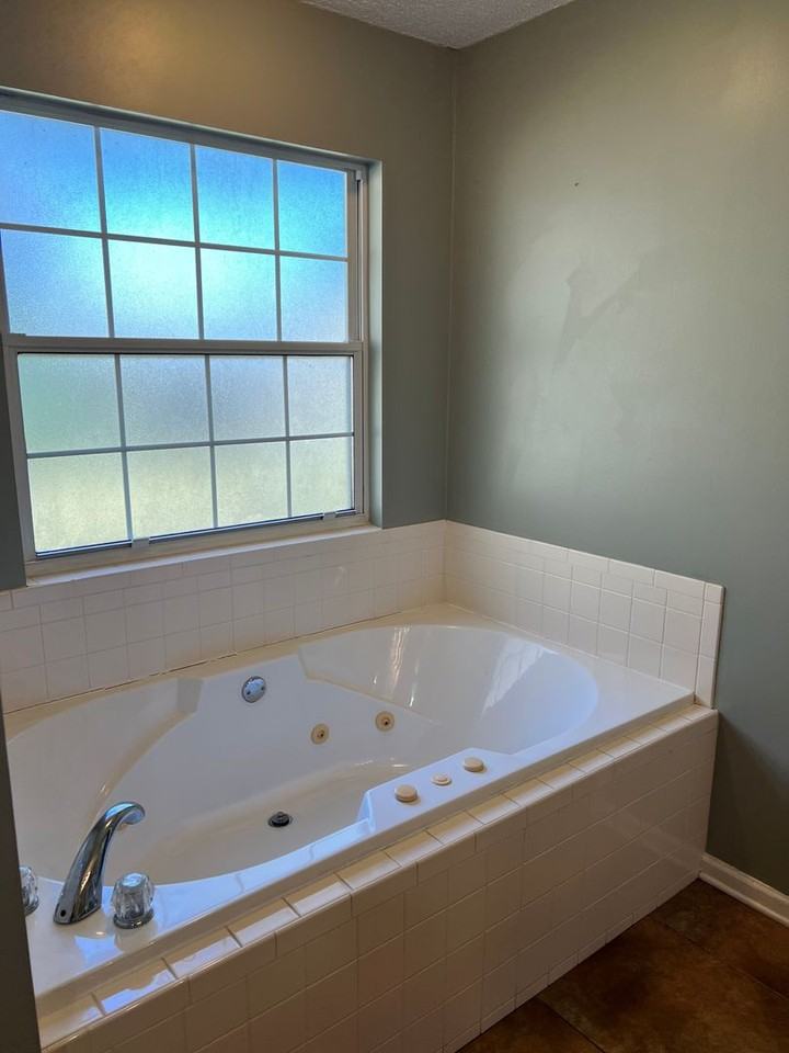 103 Millcreek Dr - Photo 4 of 16