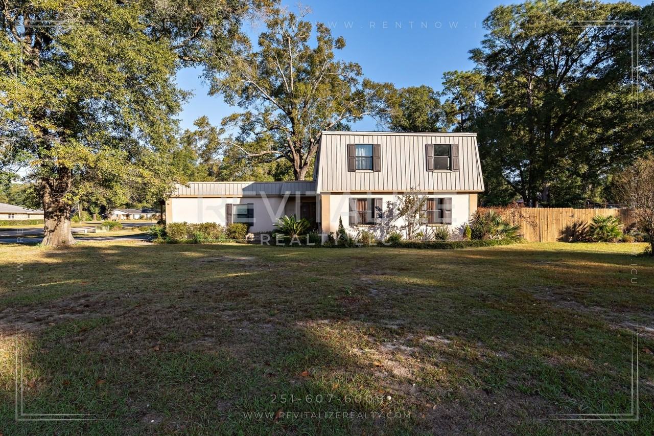 551 Malaga Dr - Photo 2 of 46