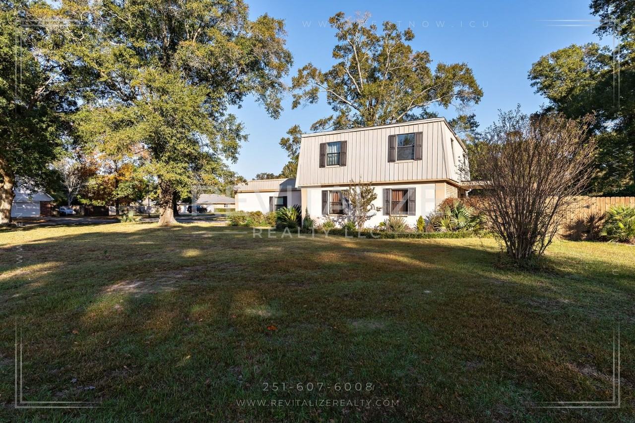 551 Malaga Dr - Photo 3 of 46
