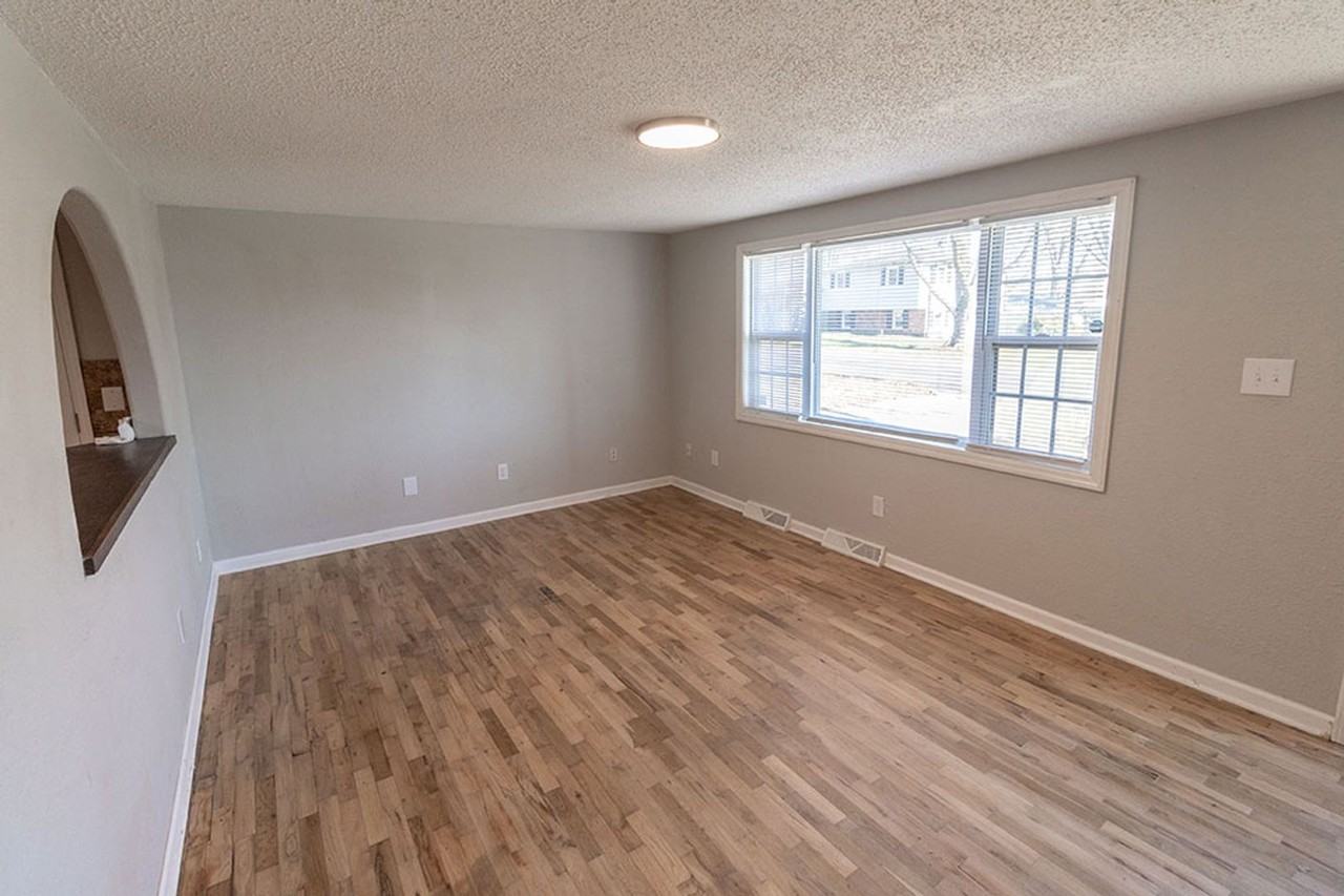 6007 N Vickie Dr - Photo 3 of 25