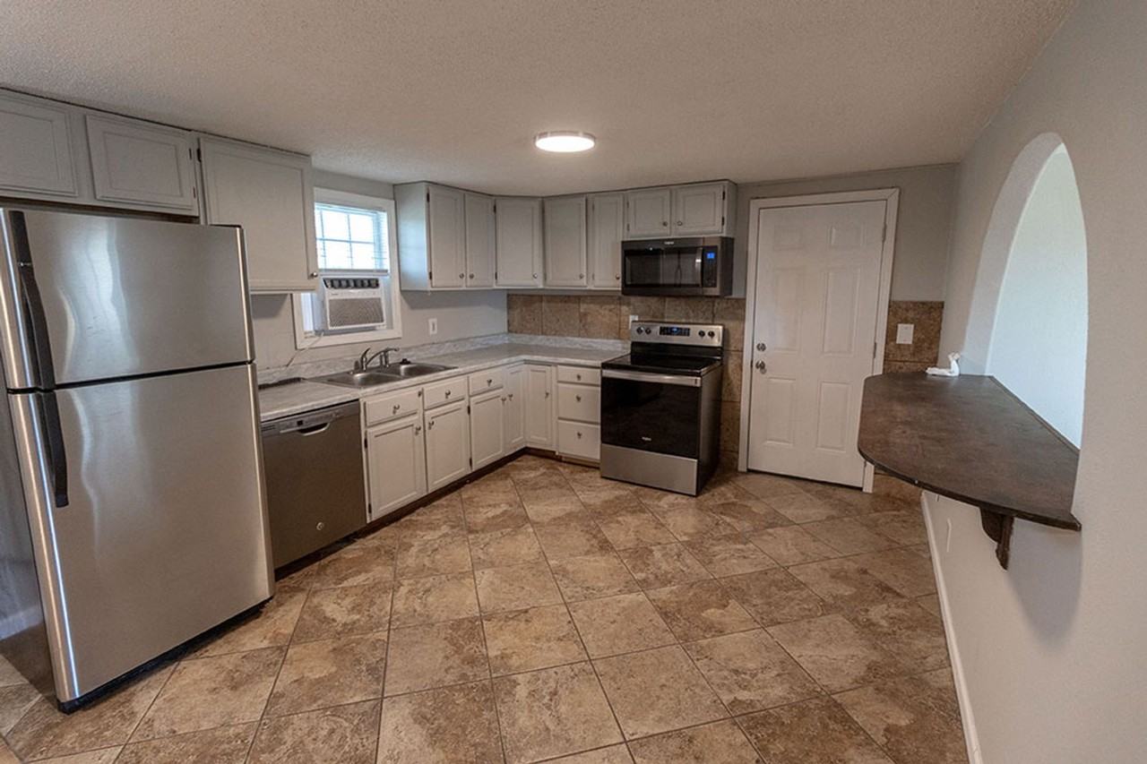 6007 N Vickie Dr - Photo 5 of 25