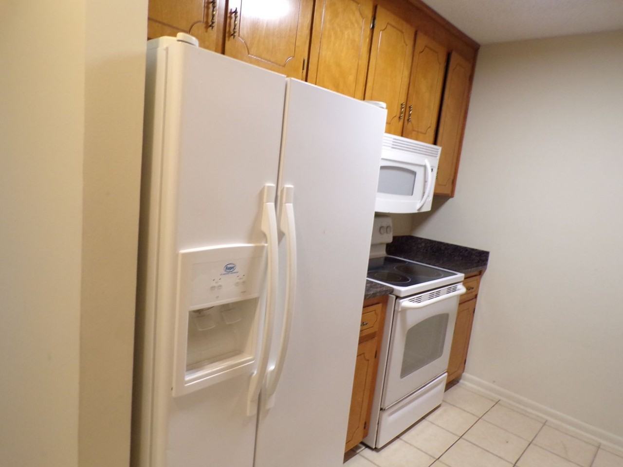 36 Woodview Dr Apt C - Photo 3 of 8