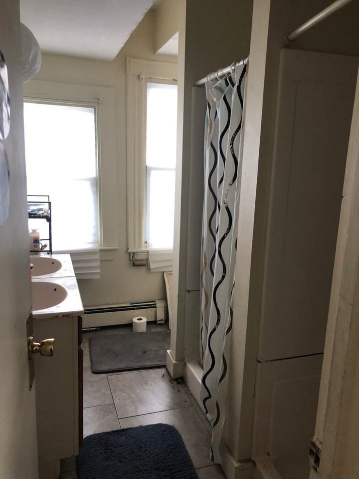 235 Dwight St - Photo 5 of 8
