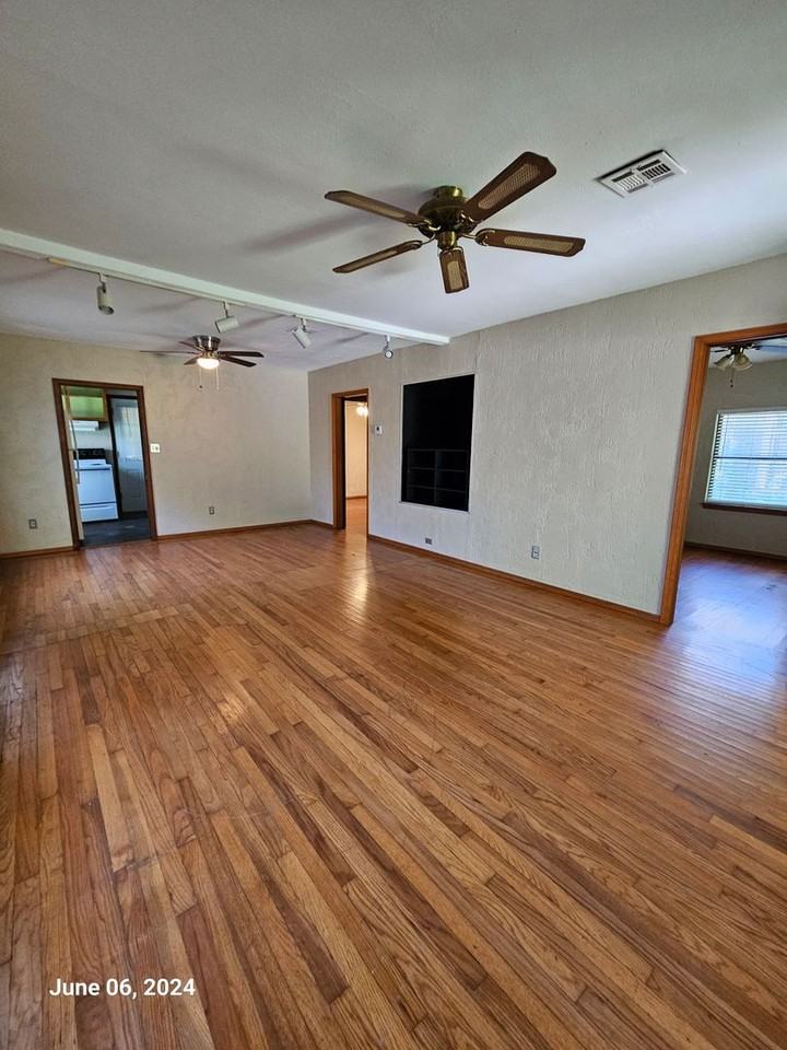 409 College Ave - Photo 3 of 13