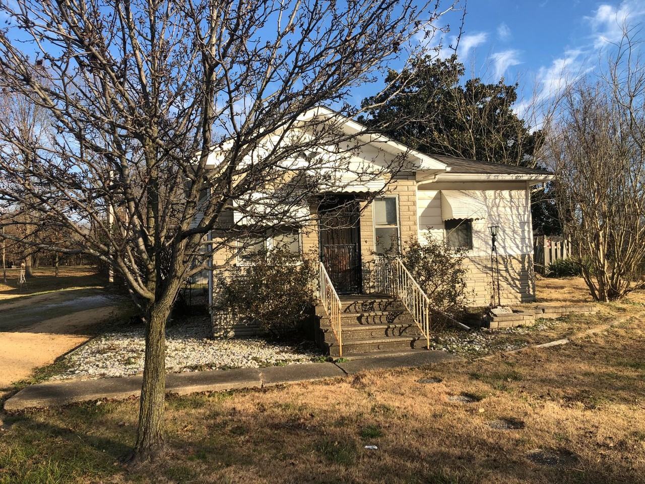 1709 Grand Ave - Photo 2 of 13