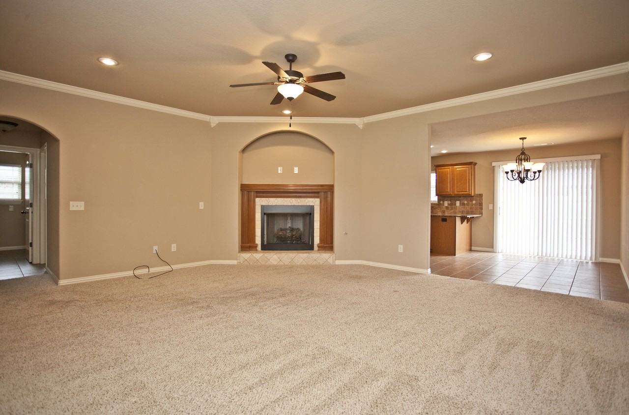 6202 S 37th St - Photo 3 of 27