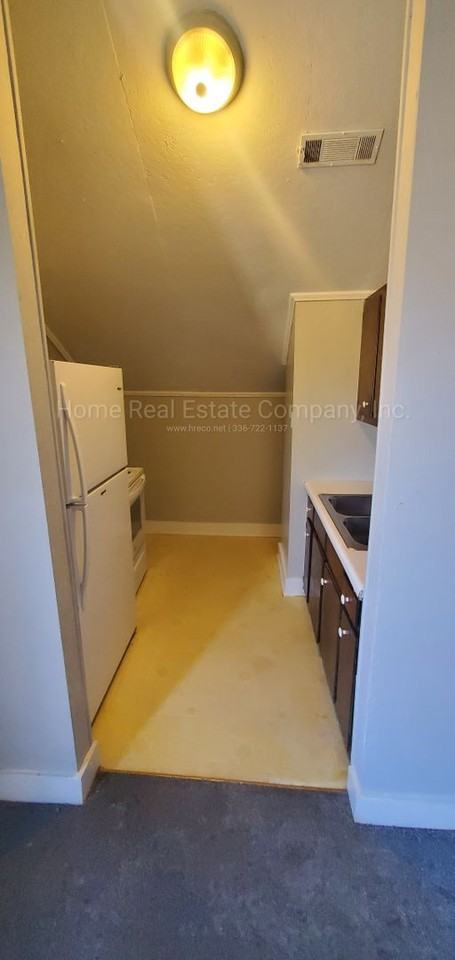 318 E Monmouth St #D - Photo 3 of 6