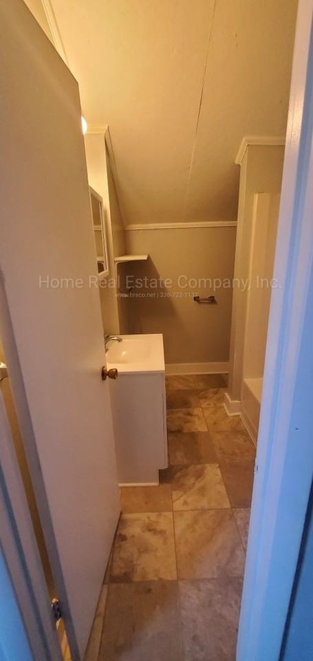 318 E Monmouth St #D - Photo 4 of 6