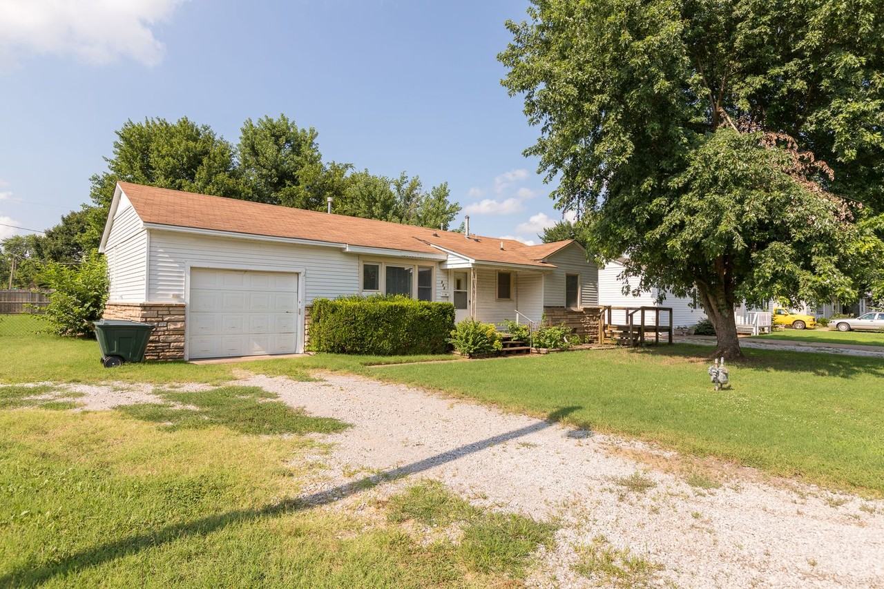 313 W 43rd St - Photo 2 of 28