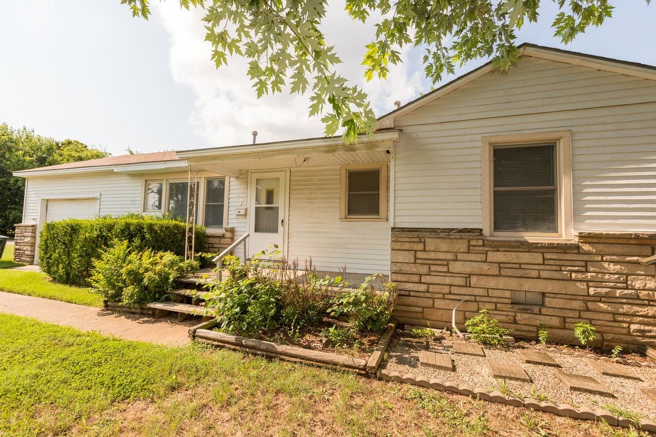 313 W 43rd St - Photo 3 of 28