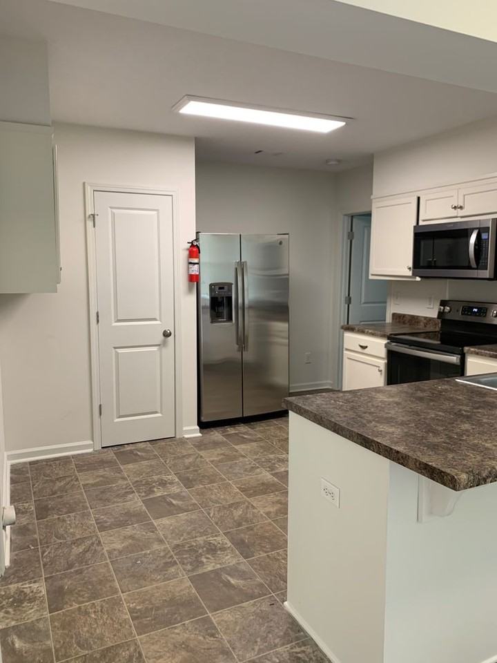 727 23rd Ave E - Photo 2 of 10