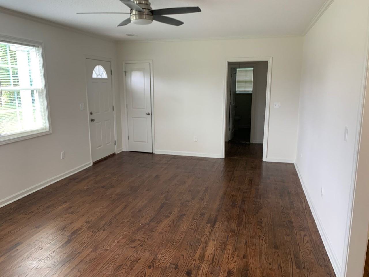 727 23rd Ave E - Photo 4 of 10