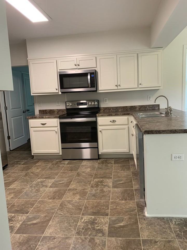 727 23rd Ave E - Photo 6 of 10