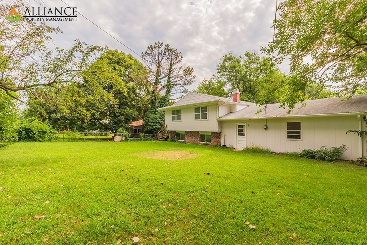 2201 Mcdowell Ave - Photo 2 of 30