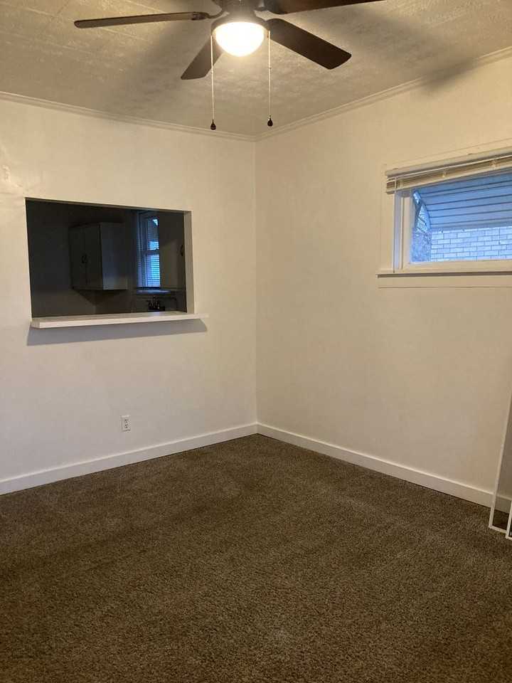 2025 E Memorial Dr - Photo 2 of 9