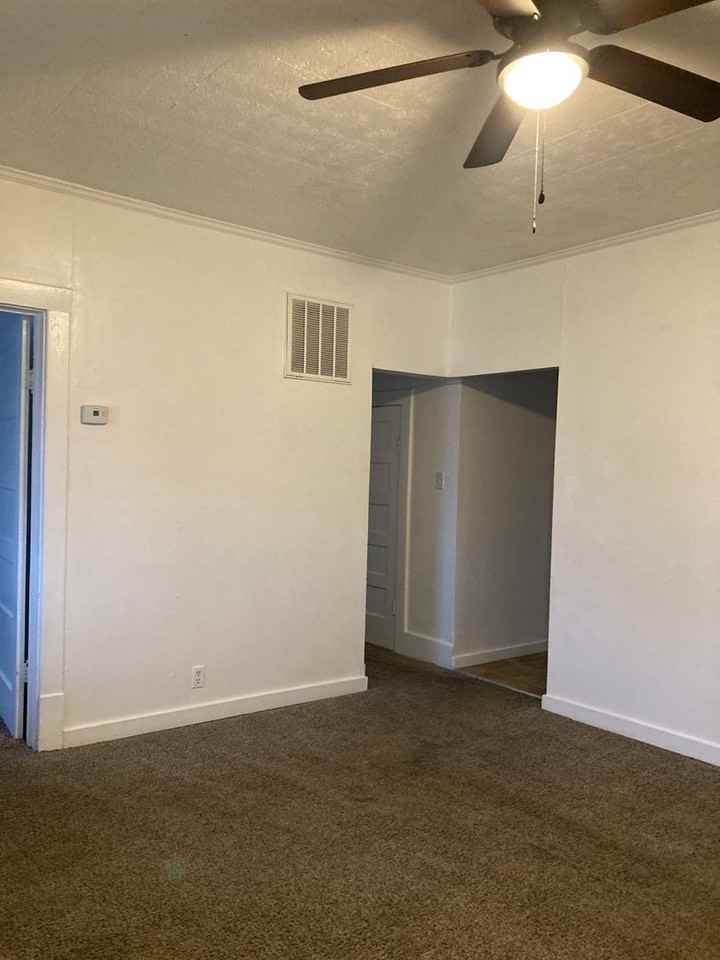 2025 E Memorial Dr - Photo 3 of 9