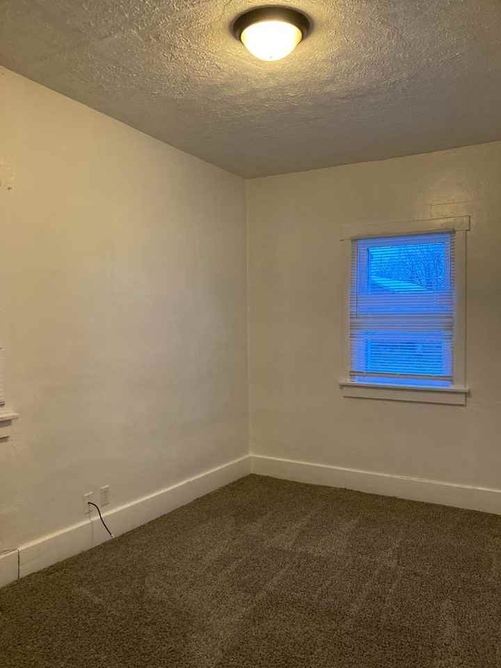 2025 E Memorial Dr - Photo 7 of 9